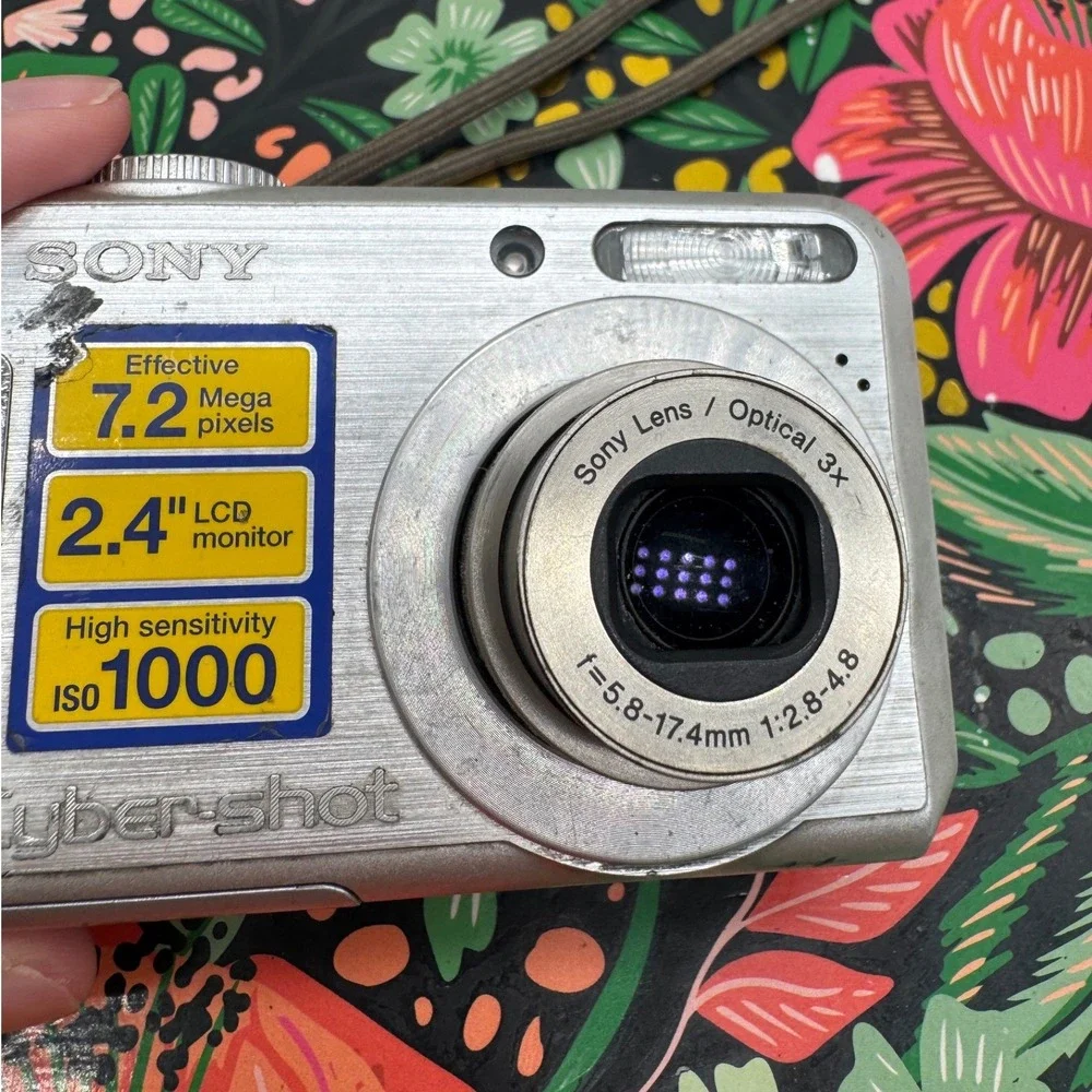 Sony Cyber-shot DSC-S700 7.2MP Digital Camera Silver 3x Optical Zoom Bundle